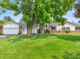 350 Summit Ave NE, Rockford, MI 49341