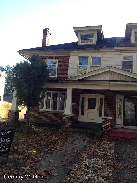 17 E Court Blvd photo 1