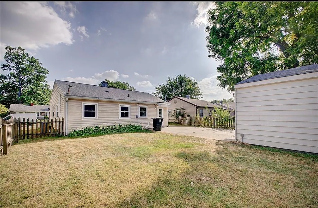 2 bed, 744 sqft, $1,250 — Photo 2