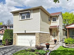 5 Madsen Cres, Markham, ON L3R 4P2