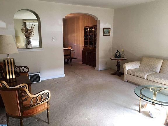 3rd image of 2021 Glenview St