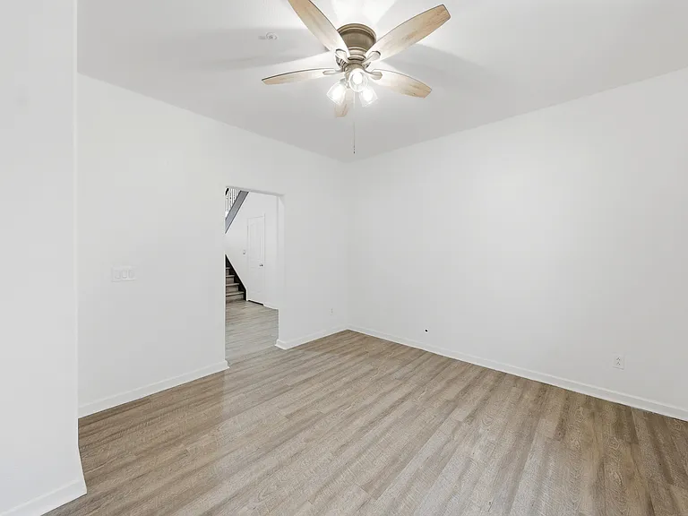 12175 W Chase Ln — Photo 17