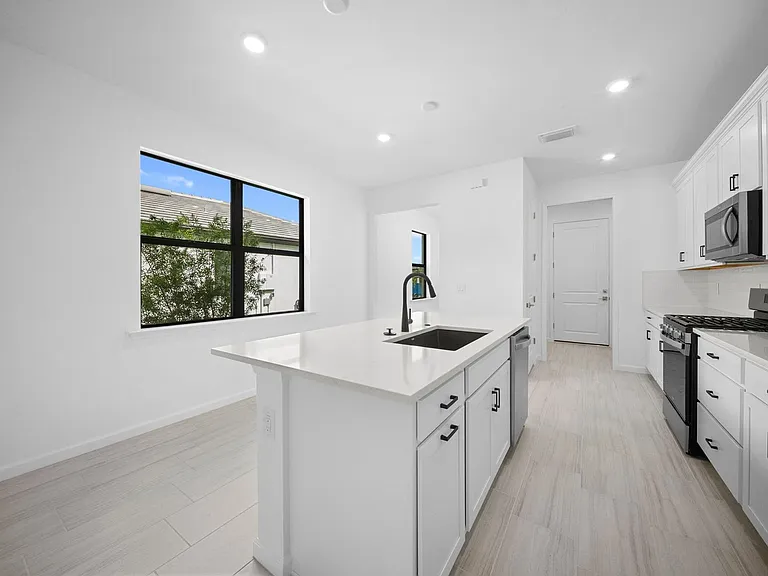 2139 Freemont Way — Photo 4