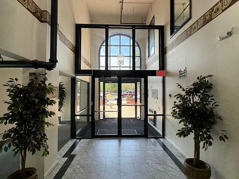 Cigar Factory Apartments — Photo 12