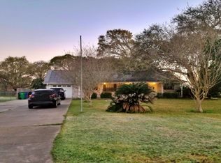 1104 Western Ave, Angleton, TX 77515