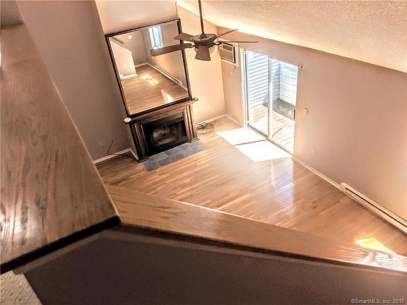 4th image of 187 Lovers Ln Unit 15