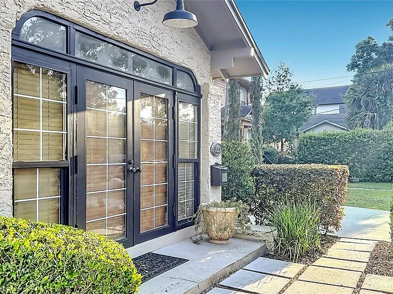 1620 Park Lake St — Photo 3