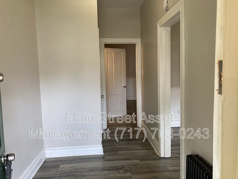 4 bed, 1.5 bath, 1585 sqft, $2,100 — Photo 3