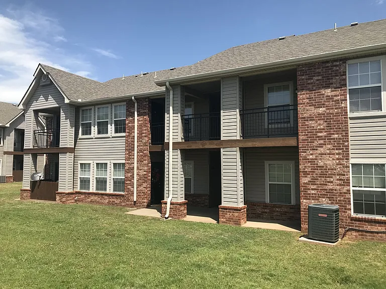 Autumn Brooke Apartments — Photo 4