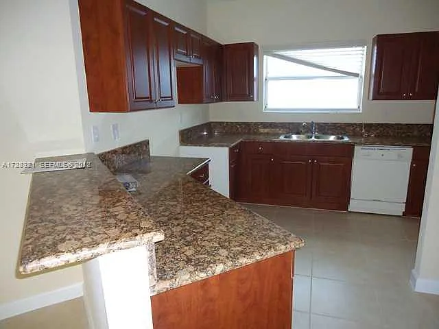 3 bed, 1665 sqft, $2,600 — Photo 4