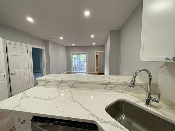 4th image of 372 Oxford St #2