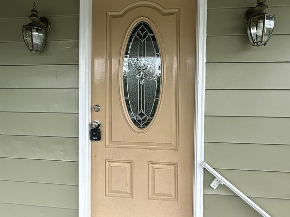 4th image of 2408 12th Ave