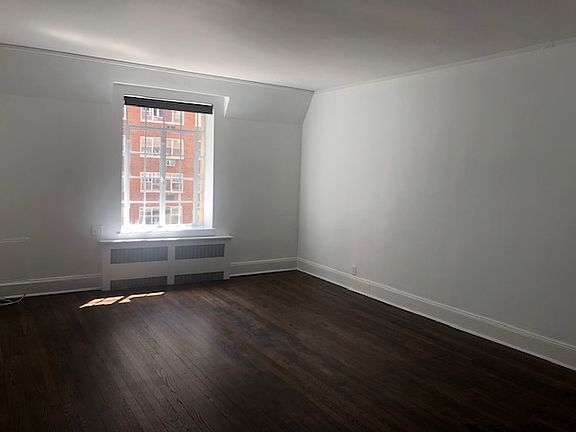 2nd image of 59 E 79th St #5A1