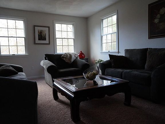 2nd image of 31 Sherwood Ln