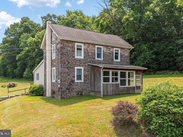 65 Center Rd, Douglassville, PA 19518