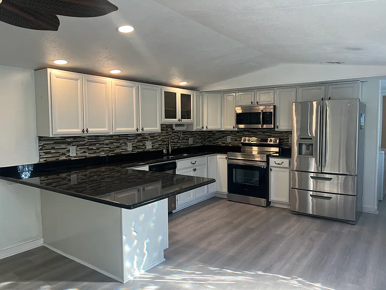 168 Sunset Ln — Photo 2
