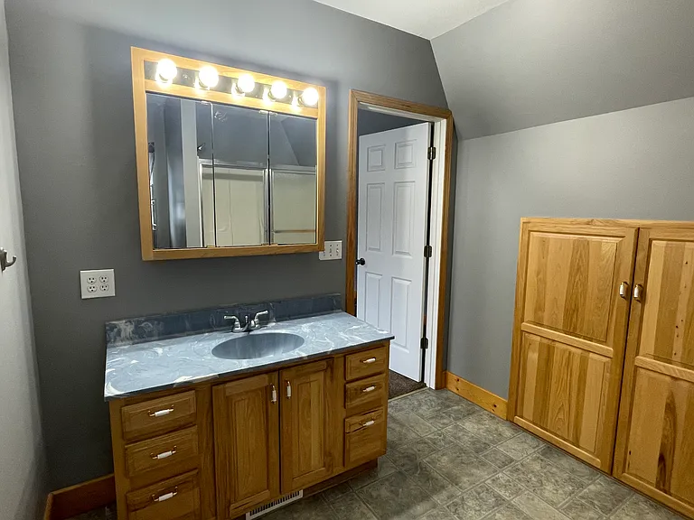308 E Berry St #B — Photo 7
