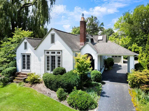 706 Draper Rd SW, Blacksburg, VA 24060