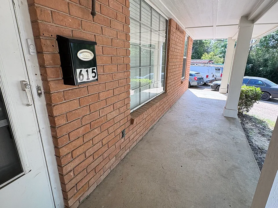 615 Oak Forest Dr