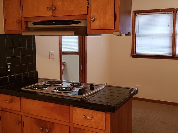 Dining area adjacent to kitchen