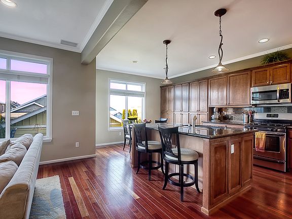 3rd image of 2417 31st Ave NE