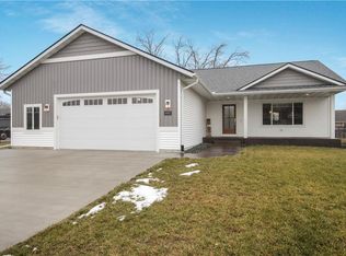 4947 Woodlands Dr, Eau Claire, WI 54703