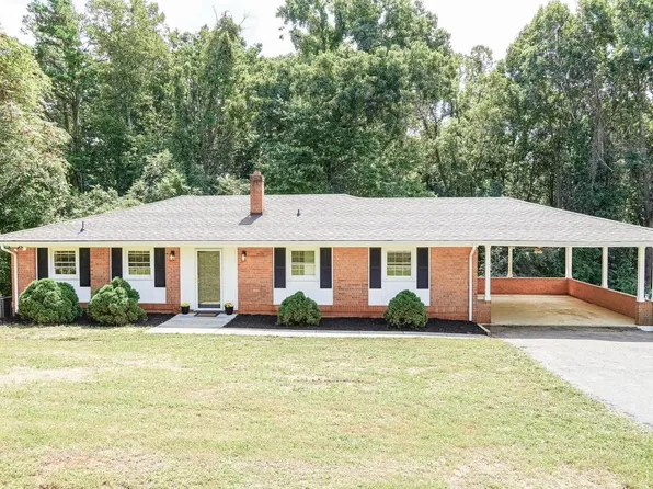 1937 Tabby Ln, Altavista, VA 24517