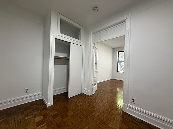 5th image of 407 E 90th St APT 4
