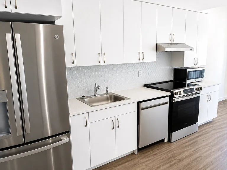 2160 N Tamarind Ave #203 — Photo 3