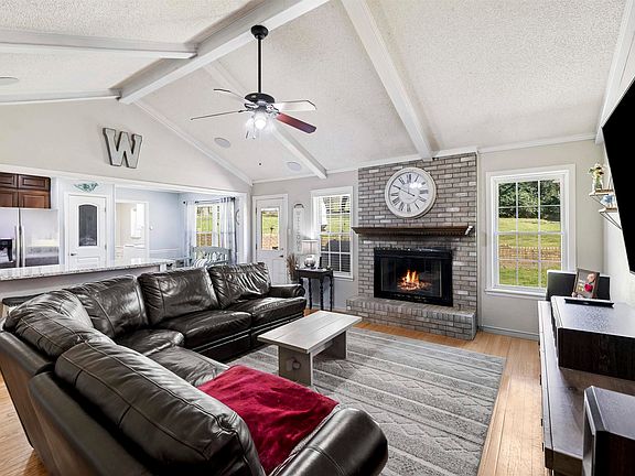 4th image of 10858 Knollwood Dr