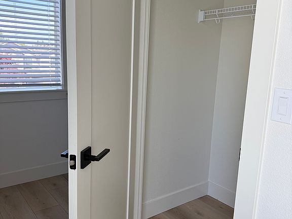 5th image of 3311 NE 42nd Pl Unit 1