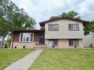 22488 Southpoint St, Woodhaven, MI 48183