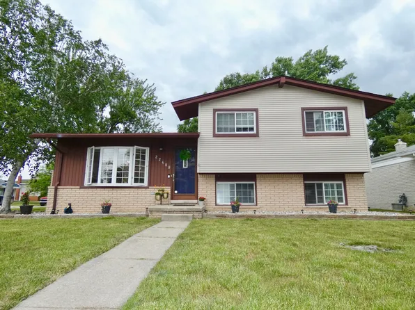 22488 Southpoint St, Woodhaven, MI 48183