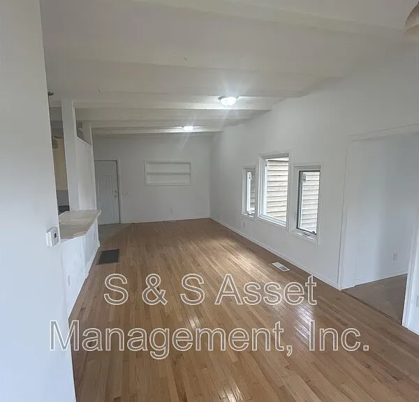 3252 E Lake Lansing Rd — Photo 10