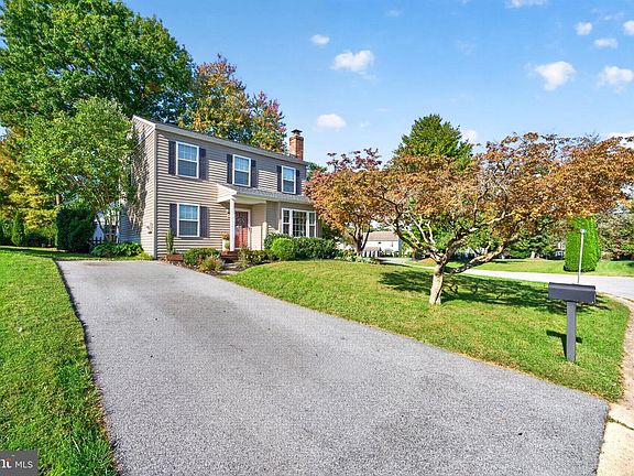 3rd image of 1300 Decatur Ct