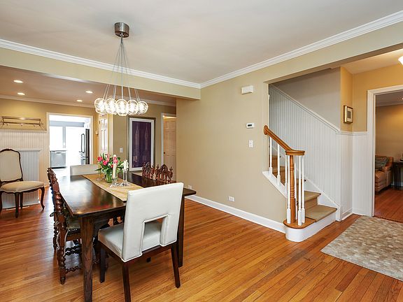 Spacious Dining Room with View to EIK