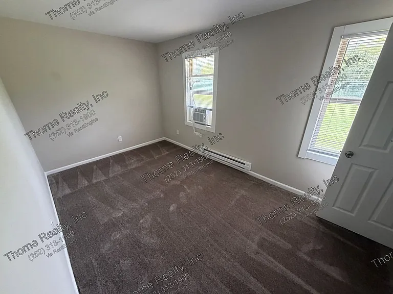 400 E Northern Blvd #39 — Photo 4
