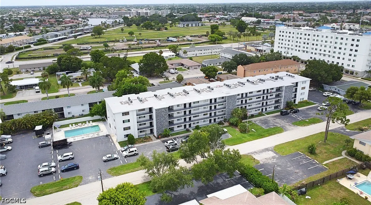 2 bed, 2.0 bath, 917 sqft, $1,400 — Photo 1