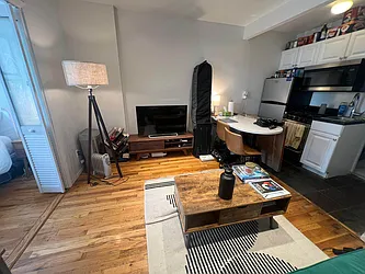 Rented by KNOCKKNOCK LLC