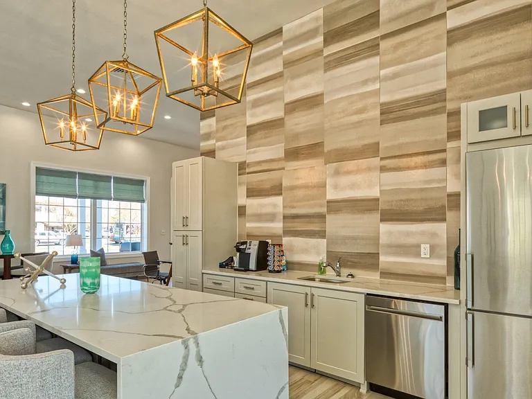 Colony Point Apartments — Photo 9