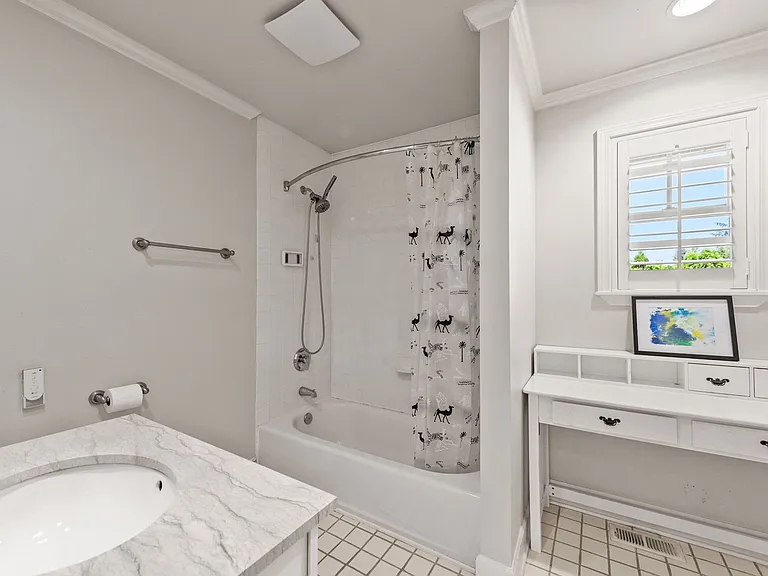10706 NE 24th St — Photo 23