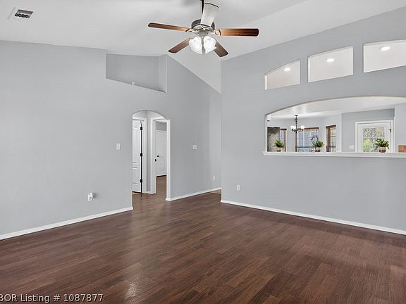 4th image of 5526 Hilltop Rd