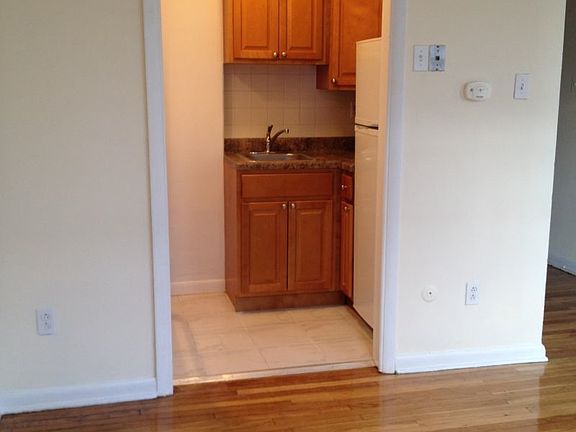 4th image of 1137 Lombard St