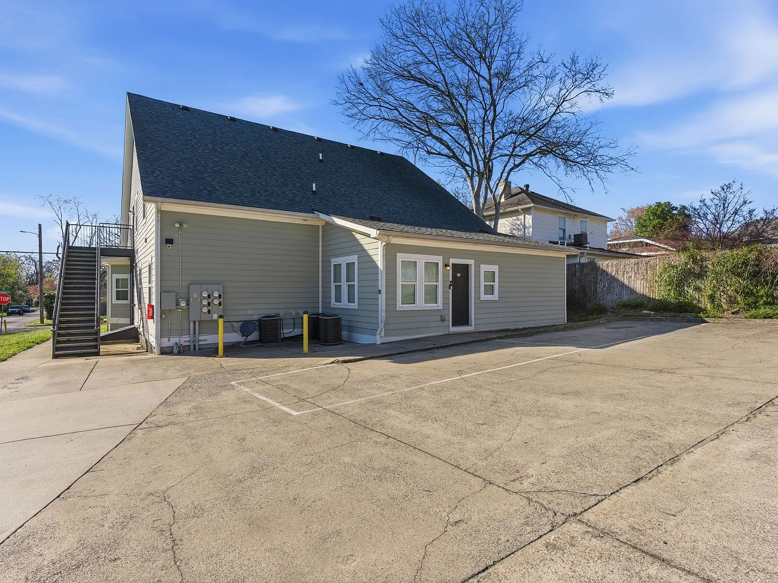 2 bed, 1.0 bath, 900 sqft, $1,250 — Photo 1