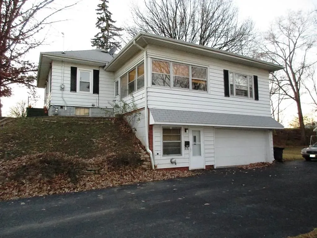 3 bed, 1.5 bath, 1146 sqft, $1,500 — Photo 2