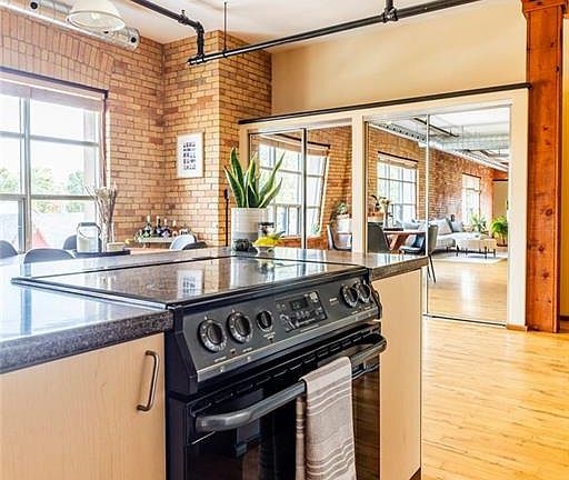 5th image of 36 Margaret St #44