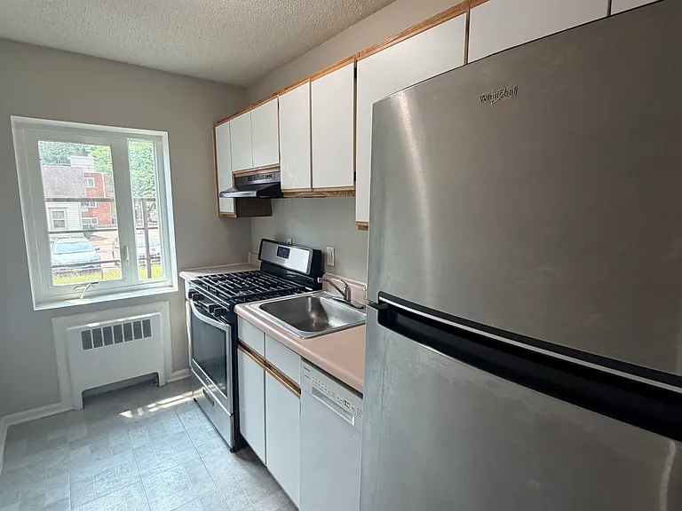 572 Whitney Ave #1E — Photo 4