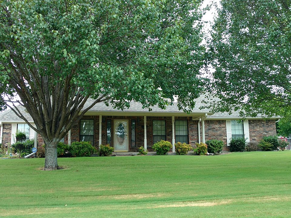 1st image of 301 Saint Andrews Ct