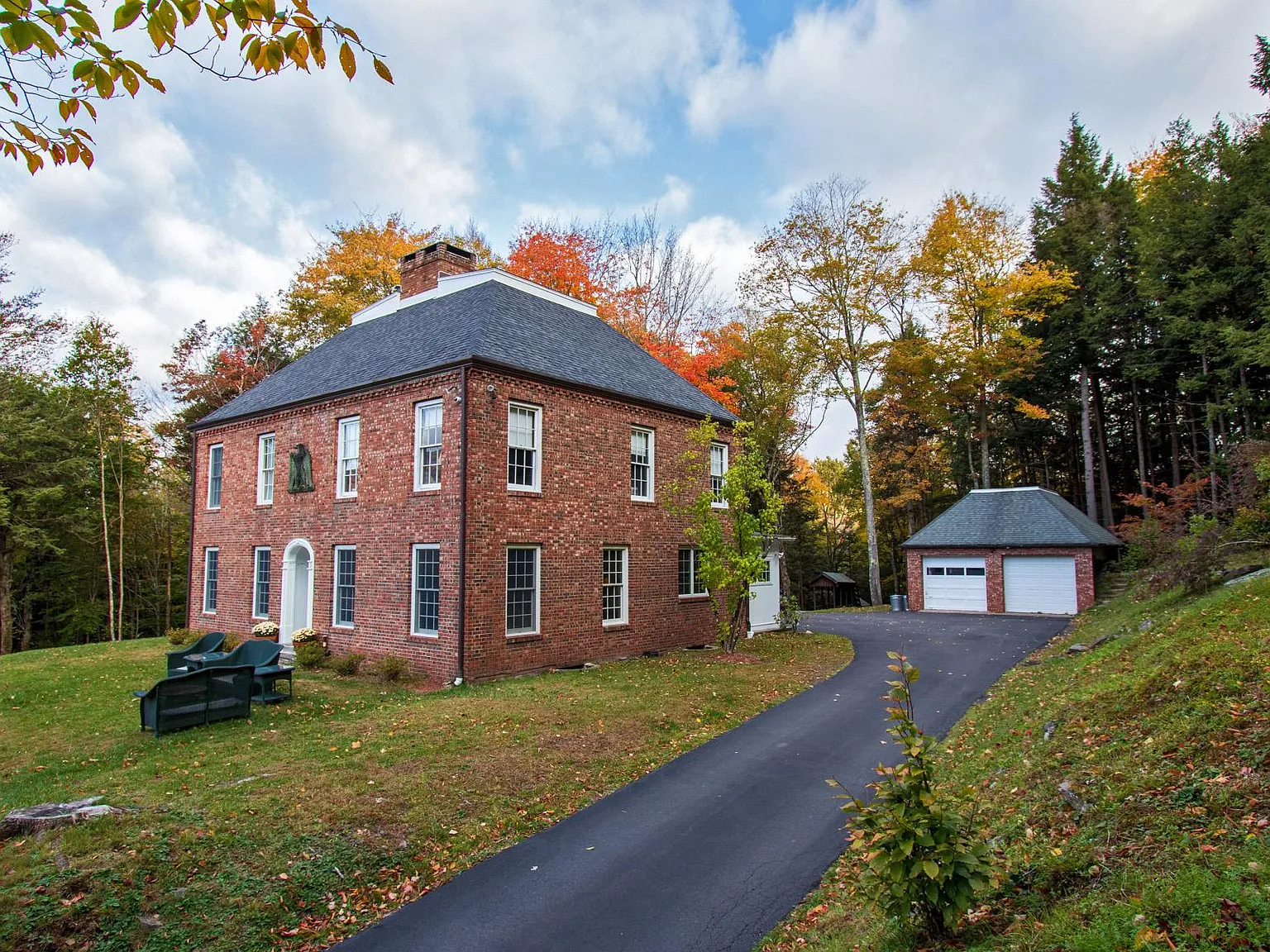 324 Erpf Rd — Photo 2
