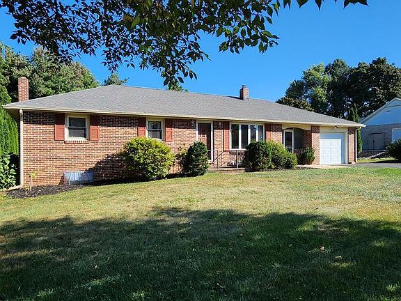 3rd image of 43 Singer Rd